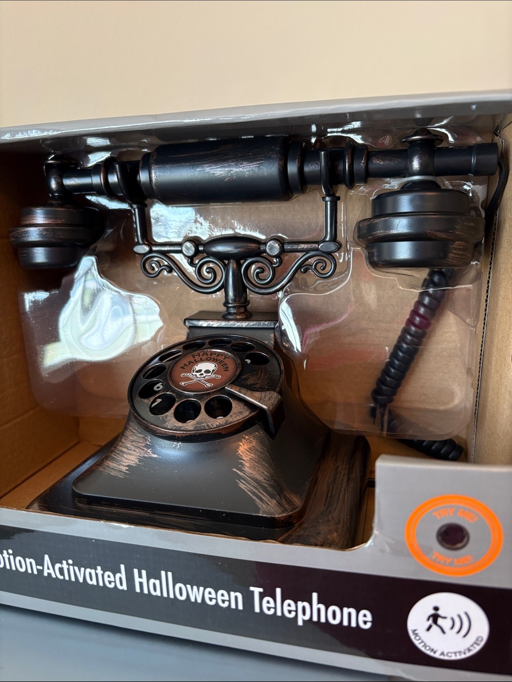 Halloween Motion-Activated Vintage Style Talking Telephone - Black New